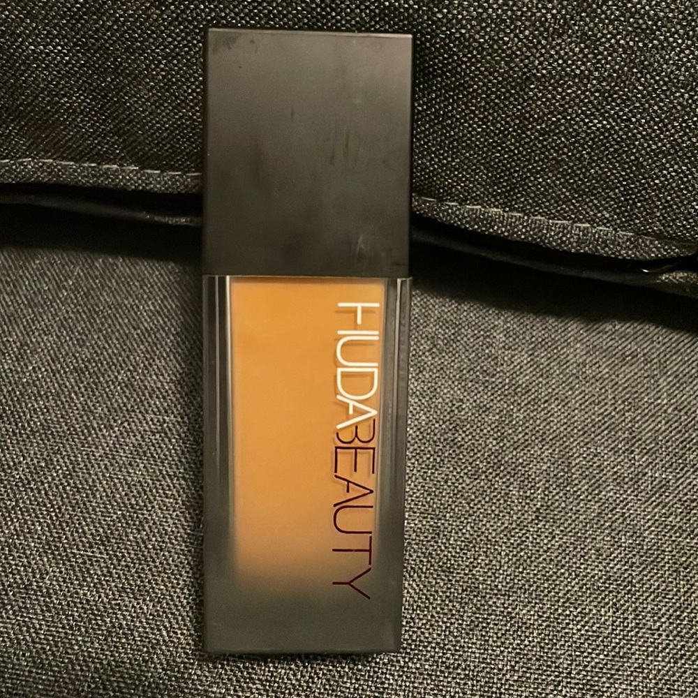 Huda Beauty Faux Filter